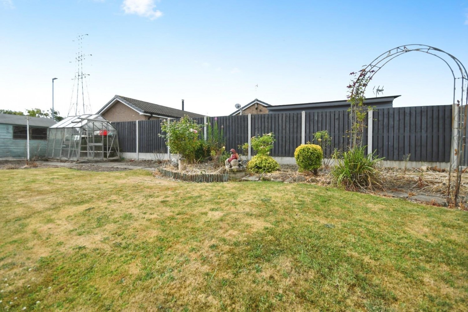 Ravensdale Close, Inkersall, Chesterfield, S43 3ES