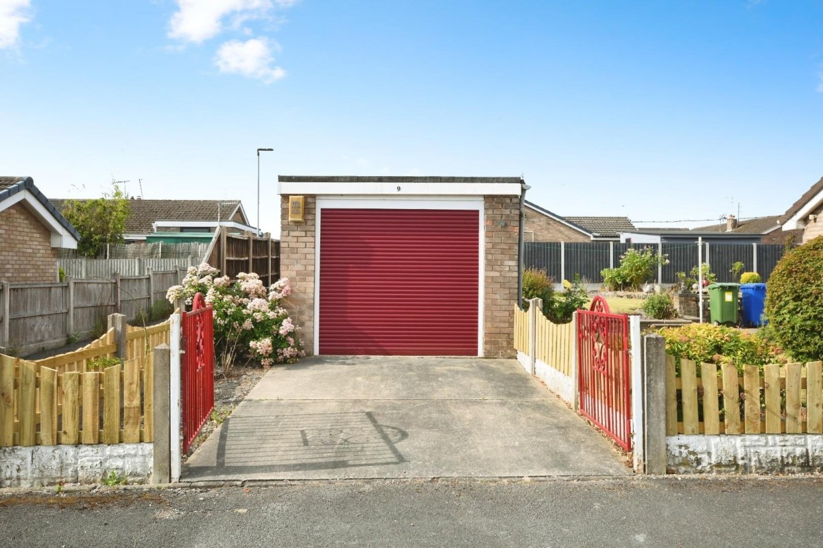 Ravensdale Close, Inkersall, Chesterfield, S43 3ES