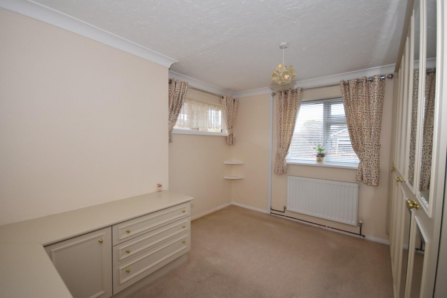 Ravensdale Close, Inkersall, Chesterfield, S43 3ES