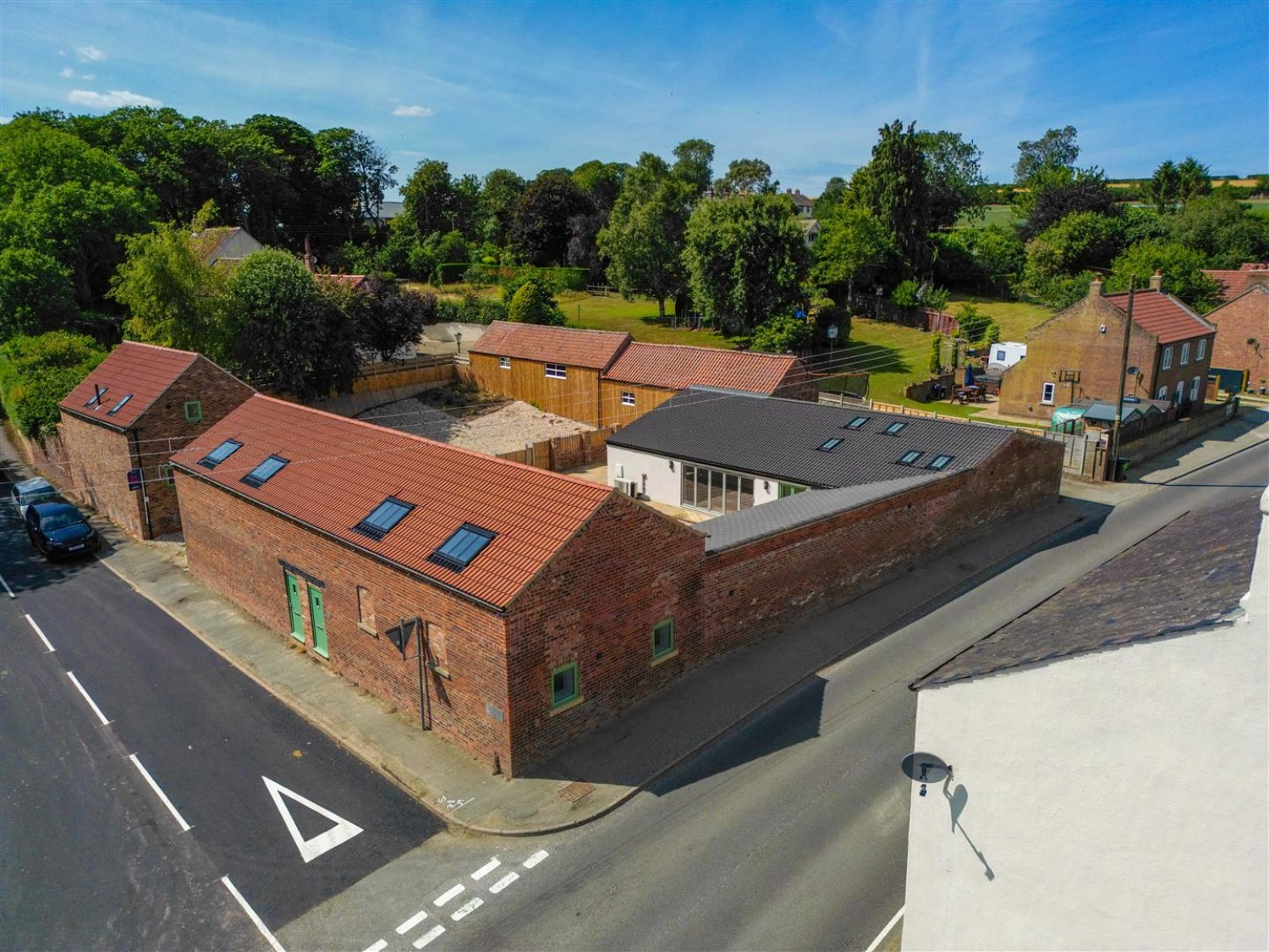 Manor Barn, Foxholes