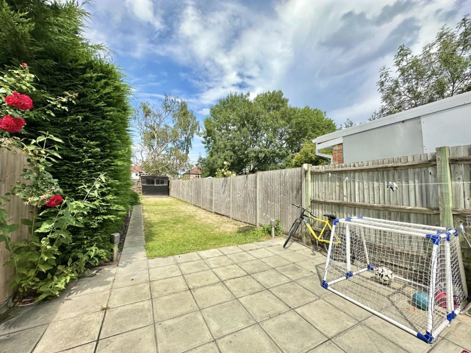 2 bedroom House for sale in Lansbury Drive, Hayes, Middlesex, UB4 8RP