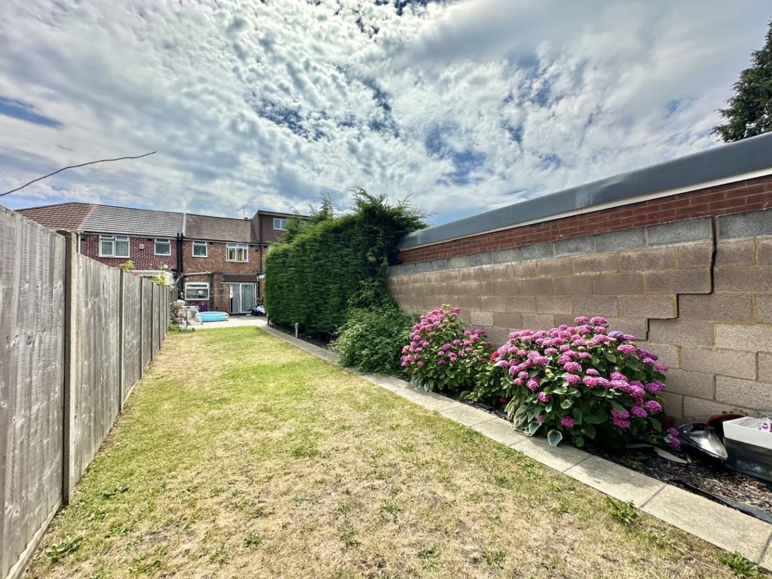 2 bedroom House for sale in Lansbury Drive, Hayes, Middlesex, UB4 8RP
