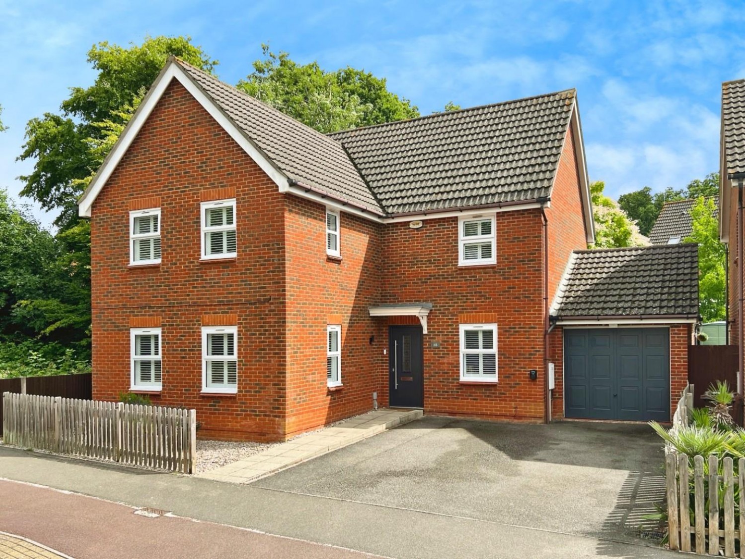 Sweet Bay Crescent, Godinton Park