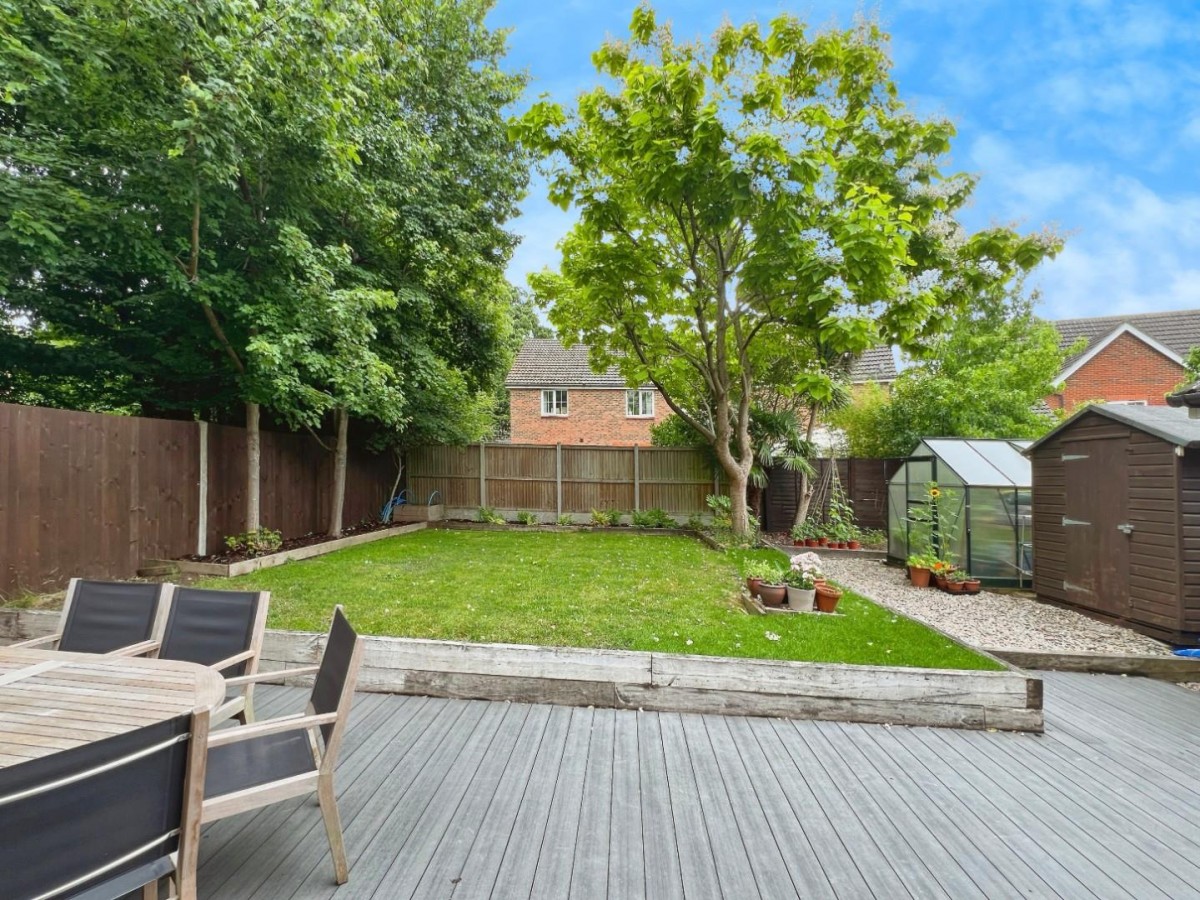 Sweet Bay Crescent, Godinton Park