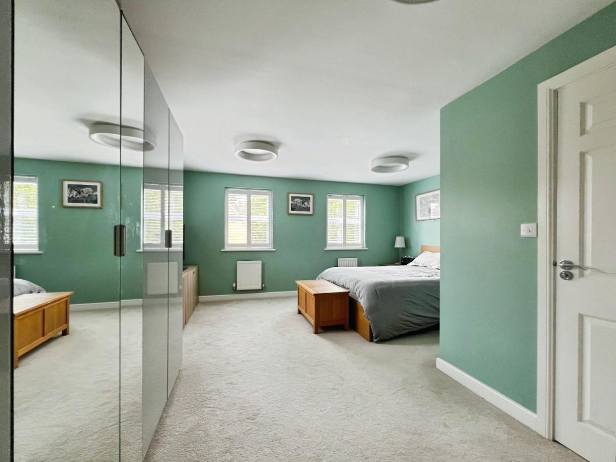 Sweet Bay Crescent, Godinton Park
