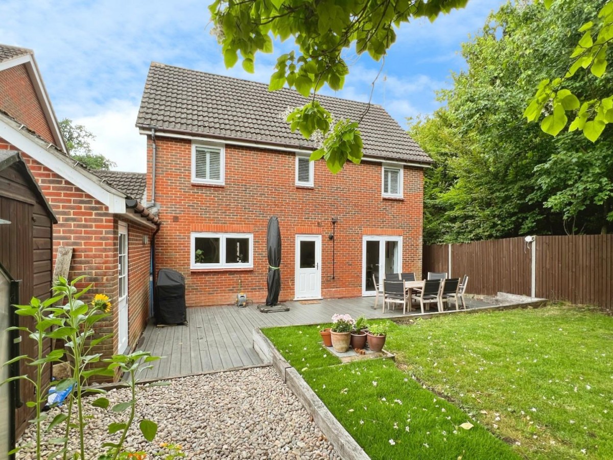 Sweet Bay Crescent, Godinton Park