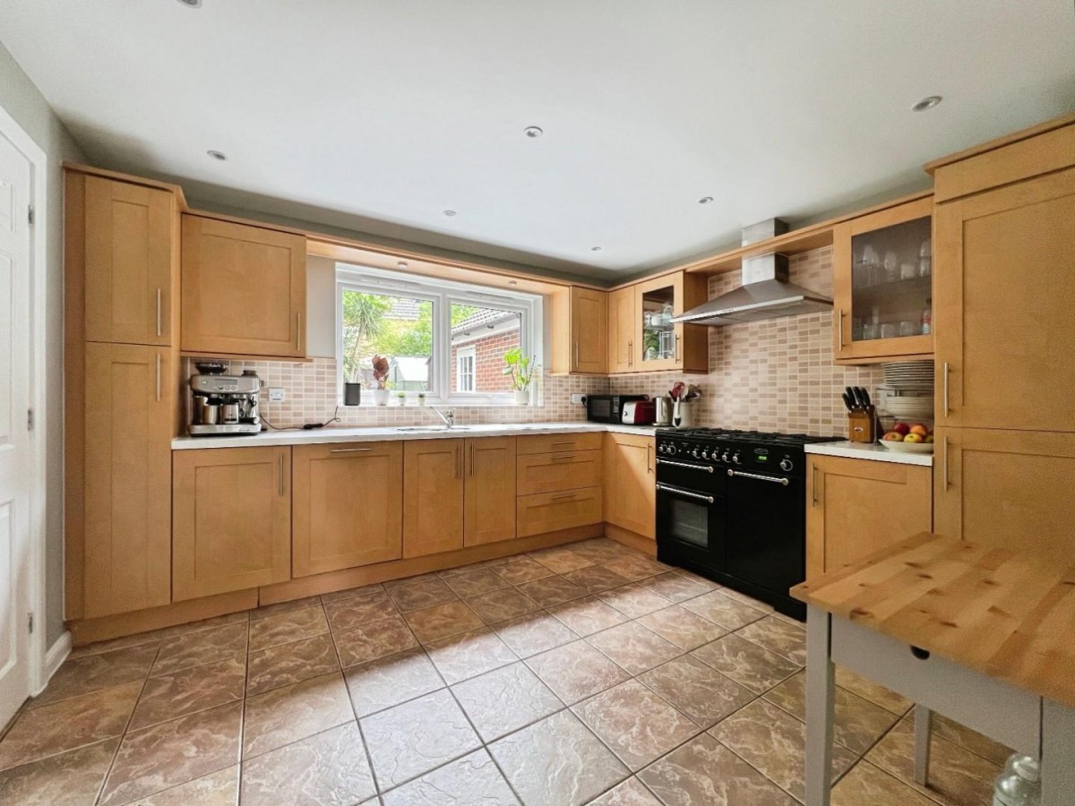 Sweet Bay Crescent, Godinton Park
