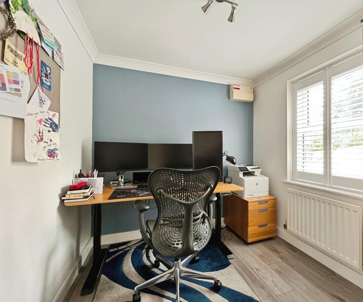 Sweet Bay Crescent, Godinton Park