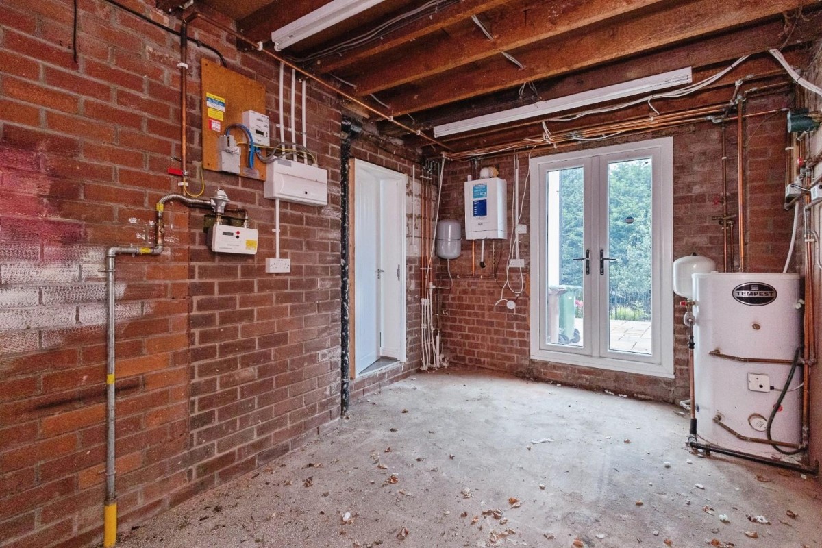 Mottram Old Road, Stalybridge, Cheshire , SK15 2SZ