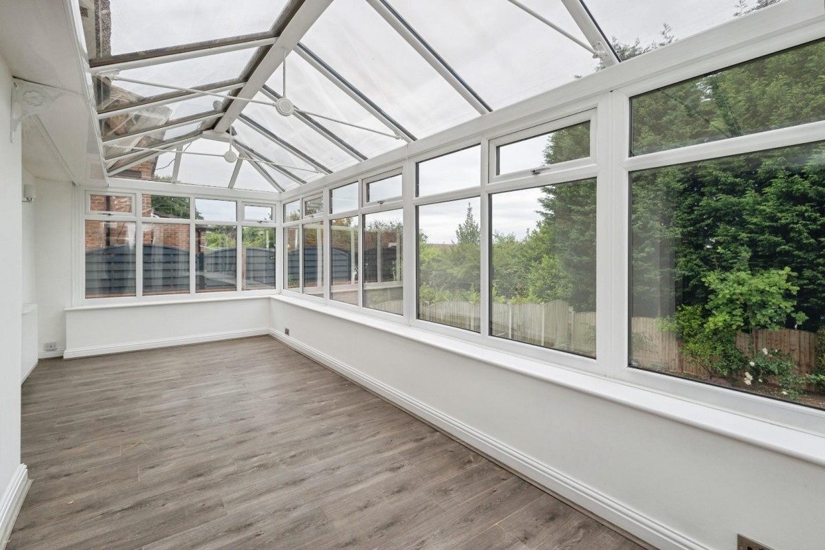 Mottram Old Road, Stalybridge, Cheshire , SK15 2SZ