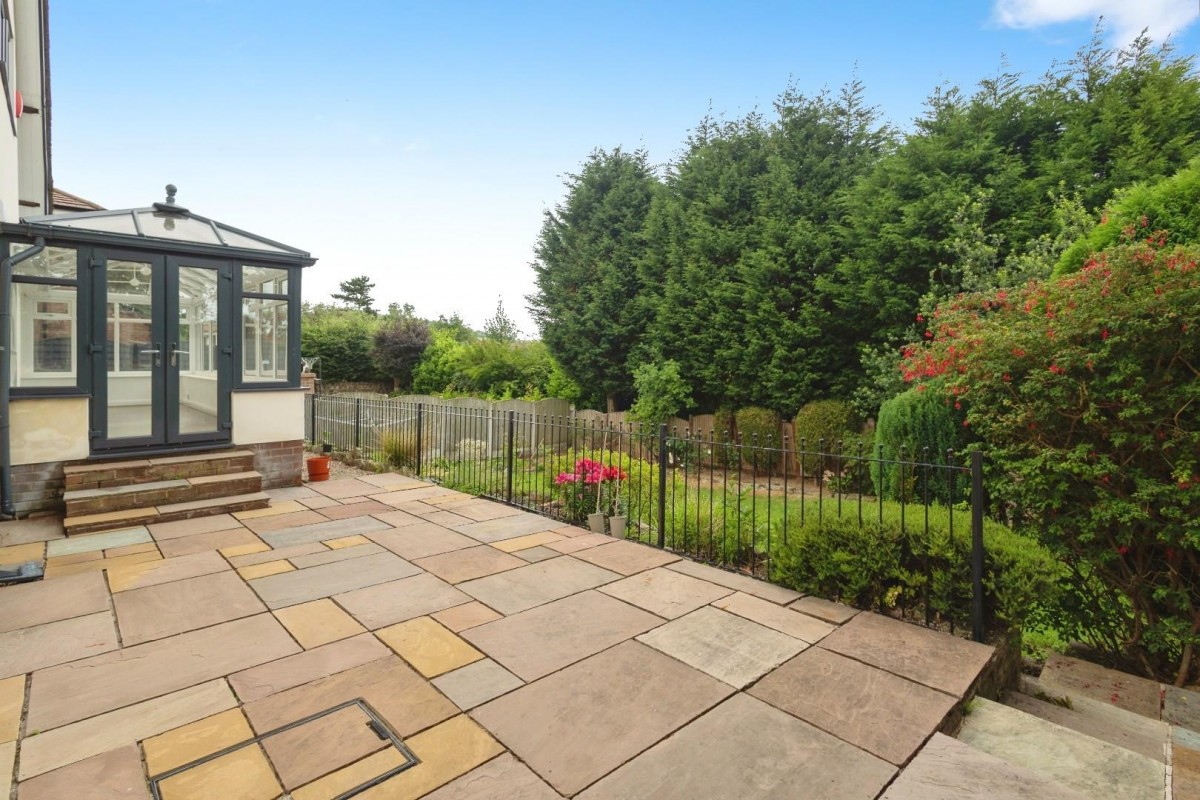 Mottram Old Road, Stalybridge, Cheshire , SK15 2SZ