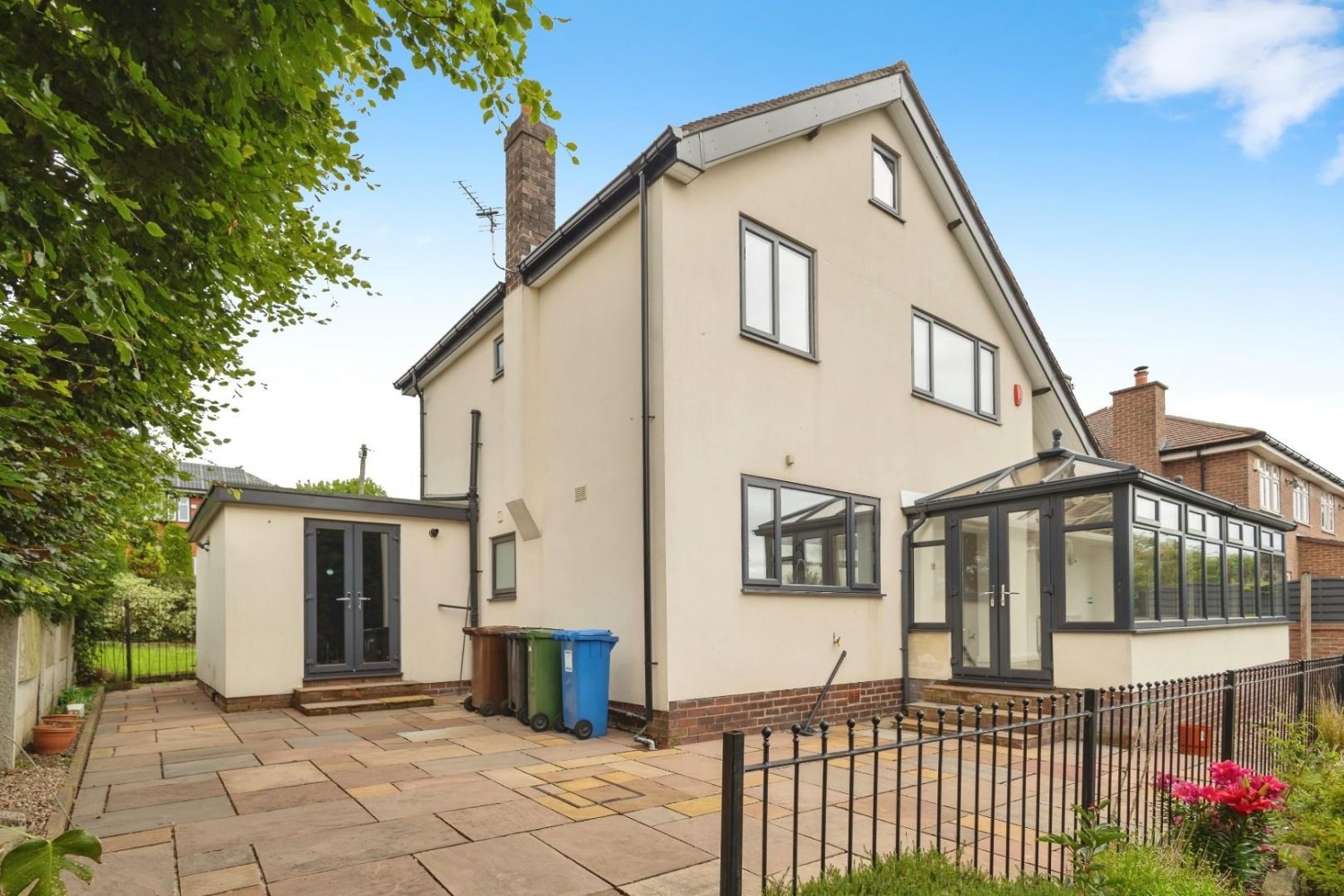 Mottram Old Road, Stalybridge, Cheshire , SK15 2SZ