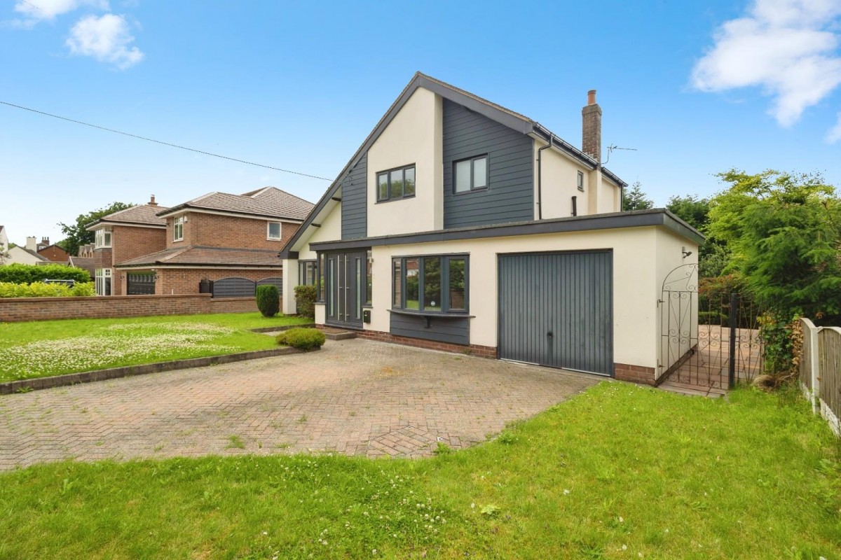 Mottram Old Road, Stalybridge, Cheshire , SK15 2SZ