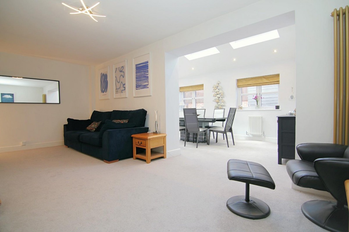 Wellstone Avenue, Bramley, LS13 4EE