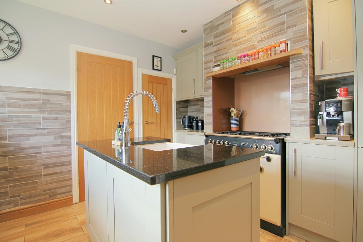 Wellstone Avenue, Bramley, LS13 4EE