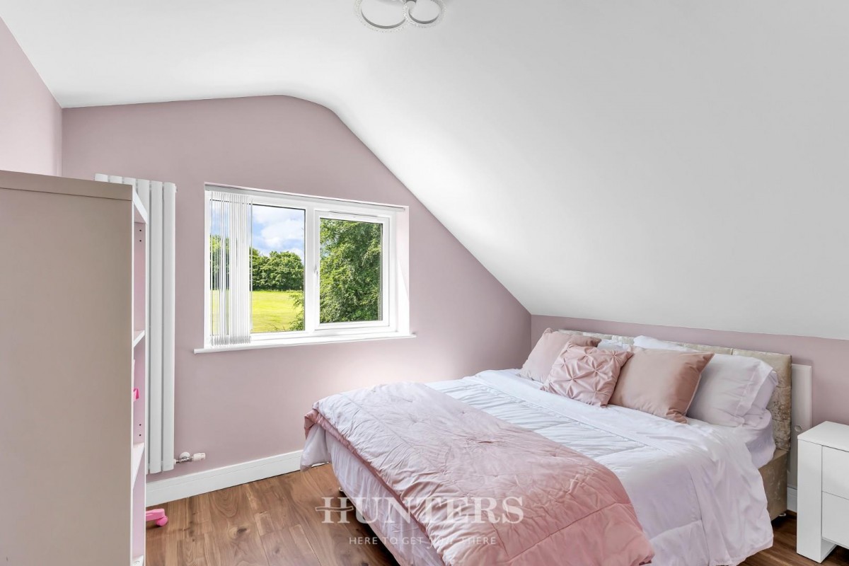 Mainway, Alkrington, M24