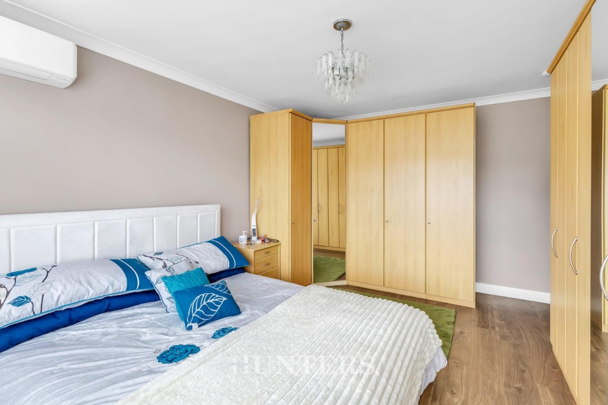 Mainway, Alkrington, M24