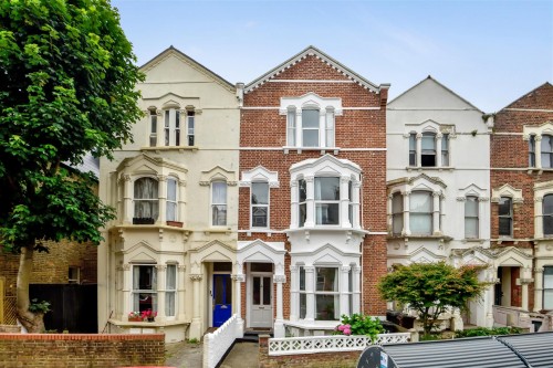 Clissold Crescent, London, N16