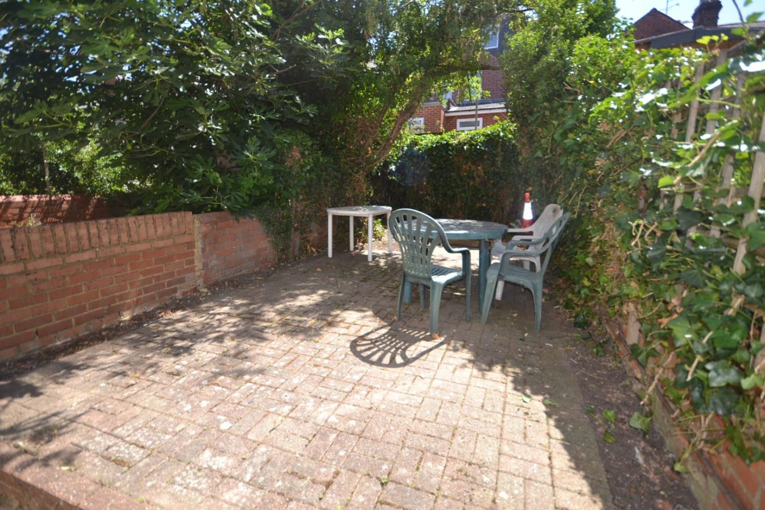 Pitcroft Avenue, Reading