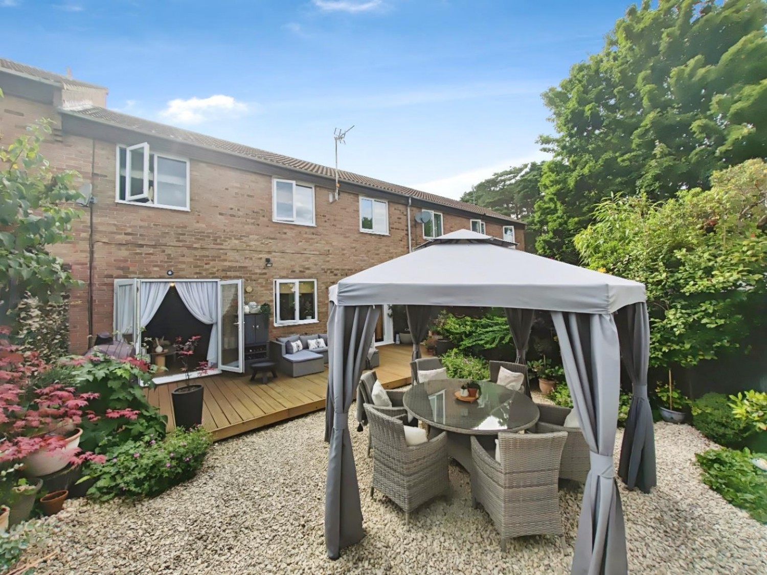 Dalcross, Bracknell