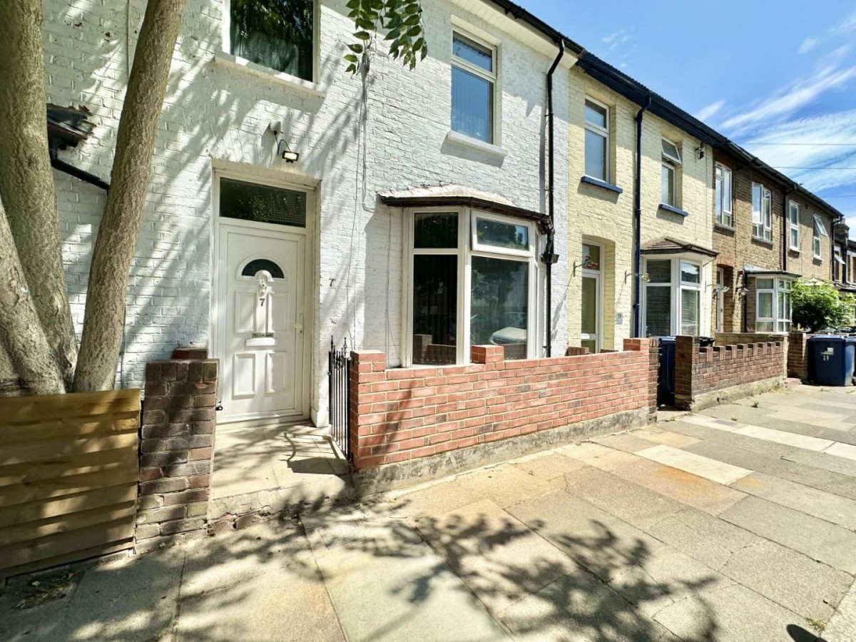 Grosvenor Road, Hanwell, W7 1HP