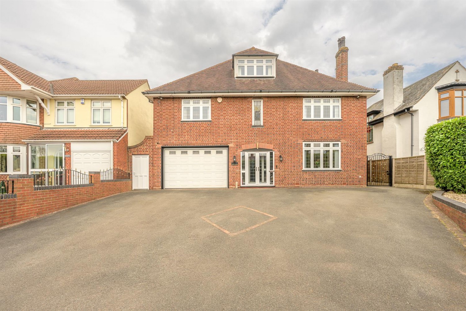 Daycot House, Stream Road, Kingswinford, DY6 9NT