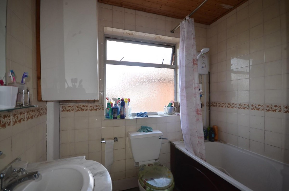 Chalfont Avenue, Wembley