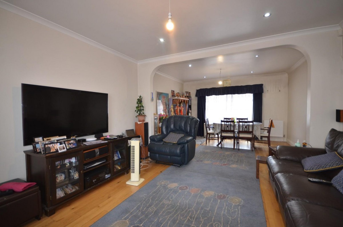 Chalfont Avenue, Wembley