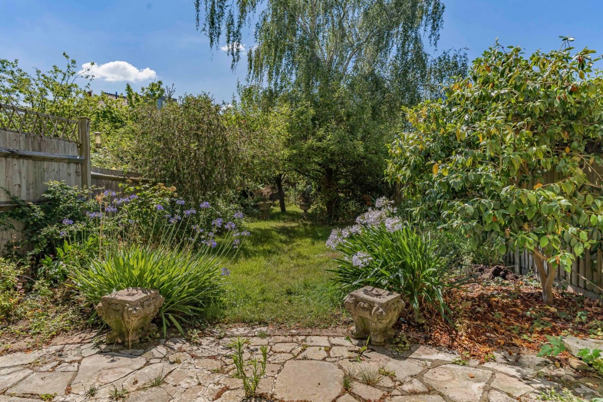 Woodwarde Road, London