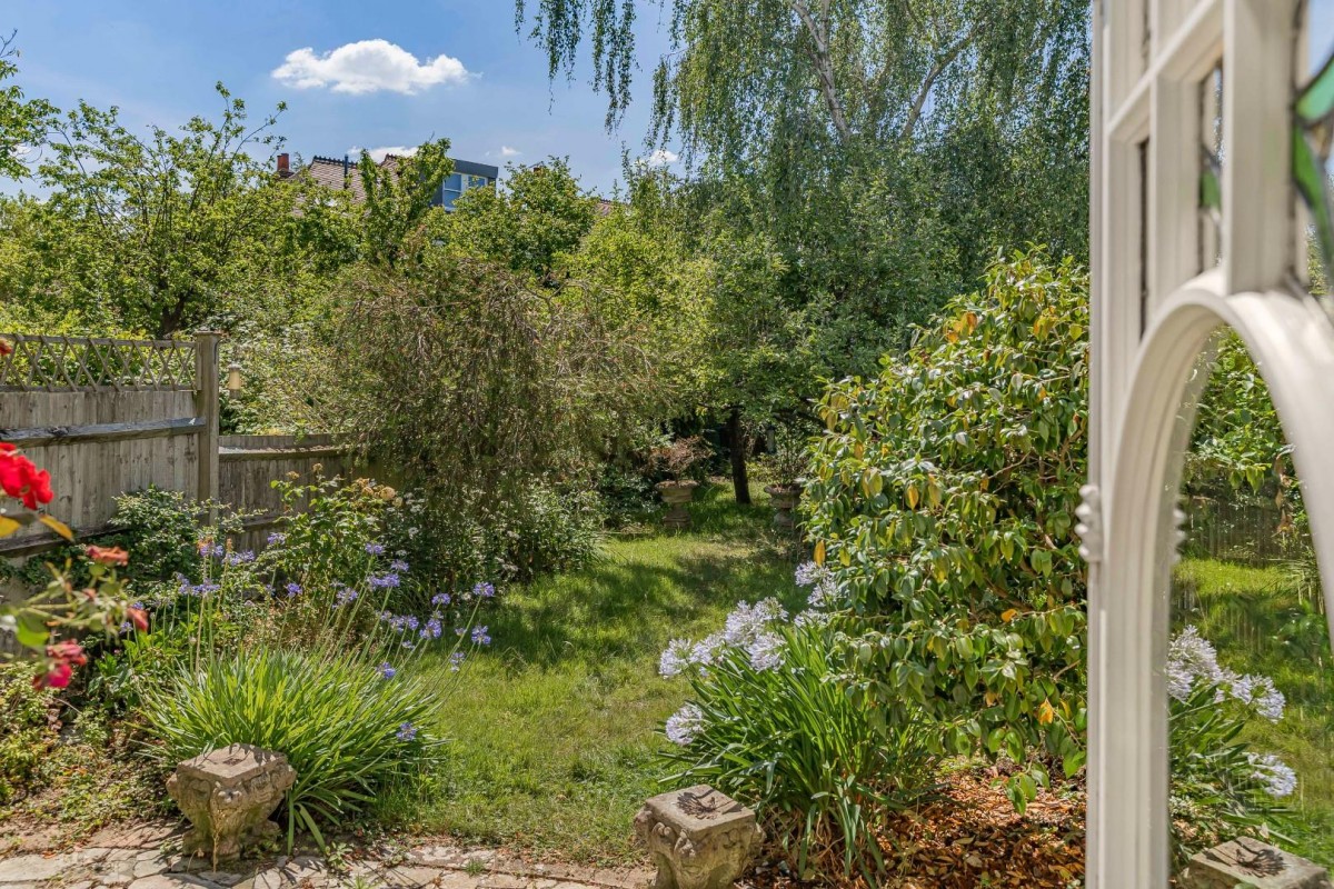 Woodwarde Road, London