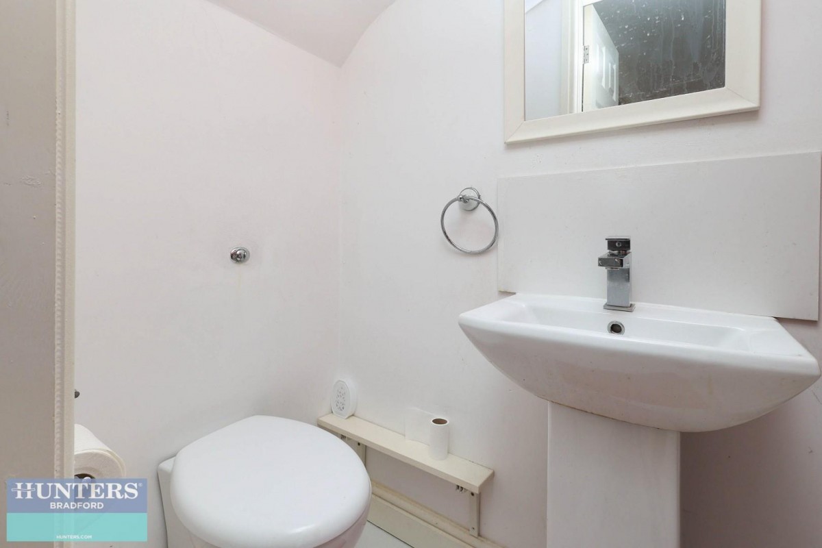 Lingwood Gardens Girlington, Bradford, West Yorkshire, BD8 9NY