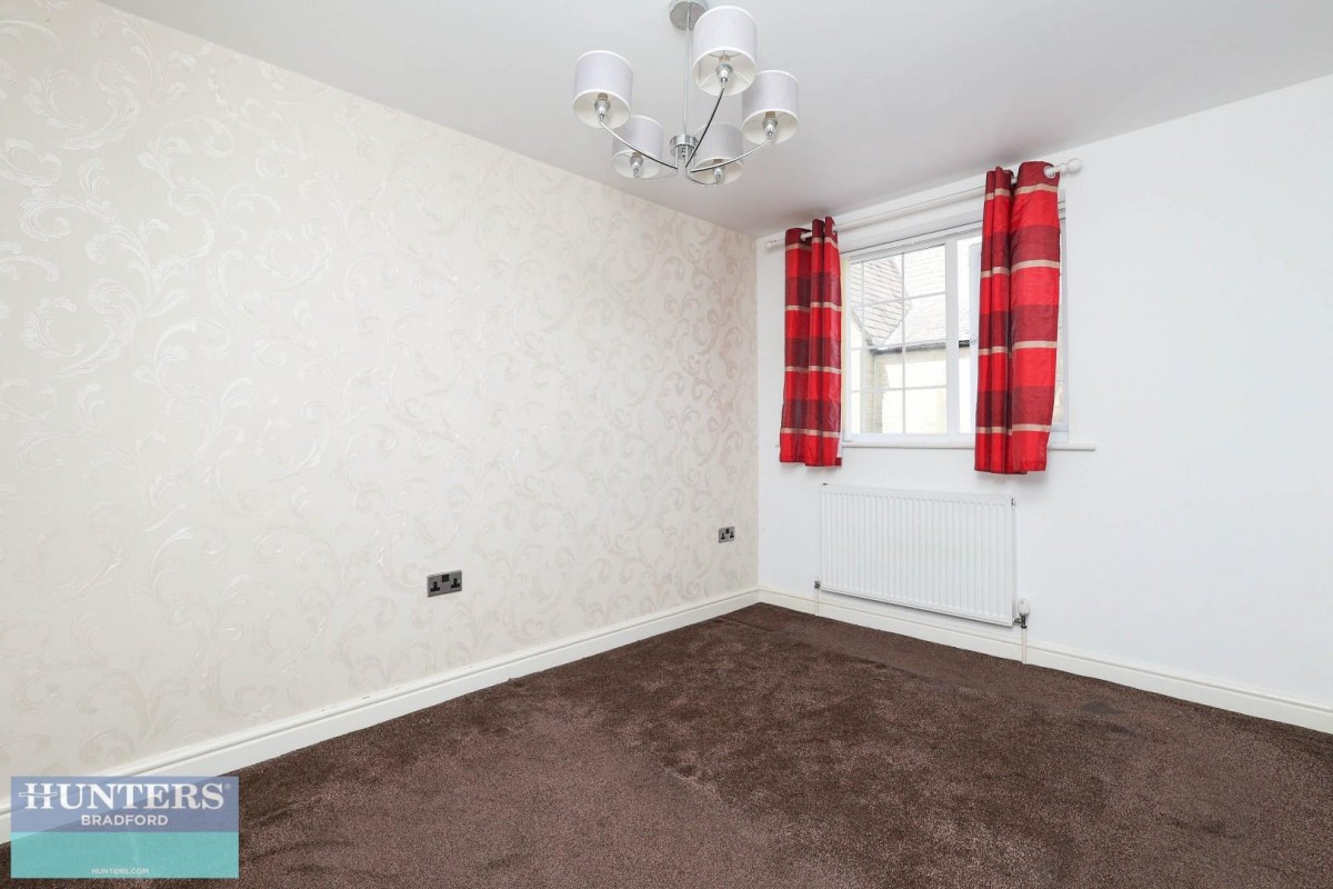 Lingwood Gardens Girlington, Bradford, West Yorkshire, BD8 9NY