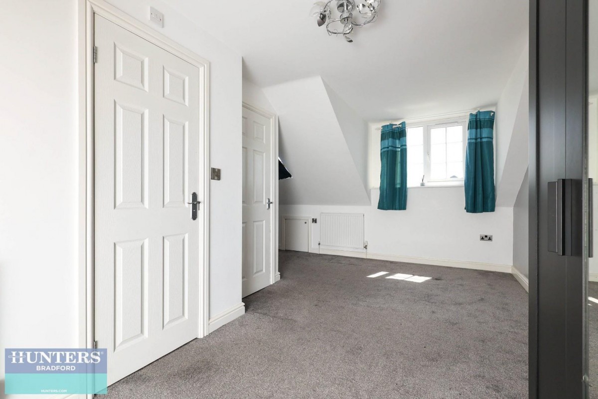 Lingwood Gardens Girlington, Bradford, West Yorkshire, BD8 9NY