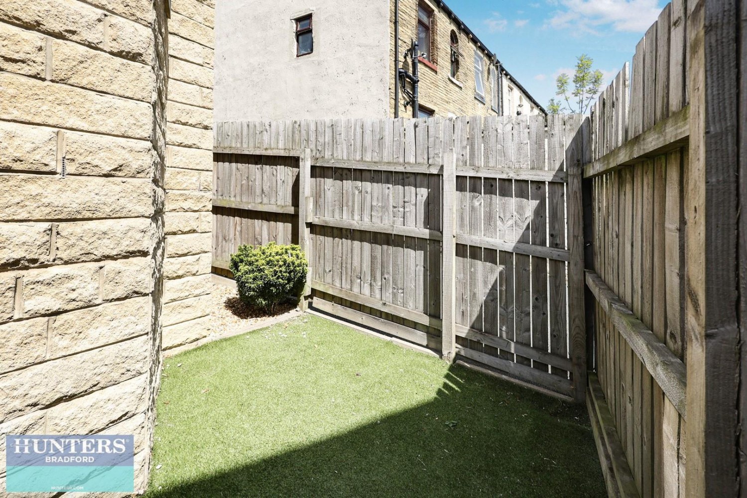 Lingwood Gardens Girlington, Bradford, West Yorkshire, BD8 9NY