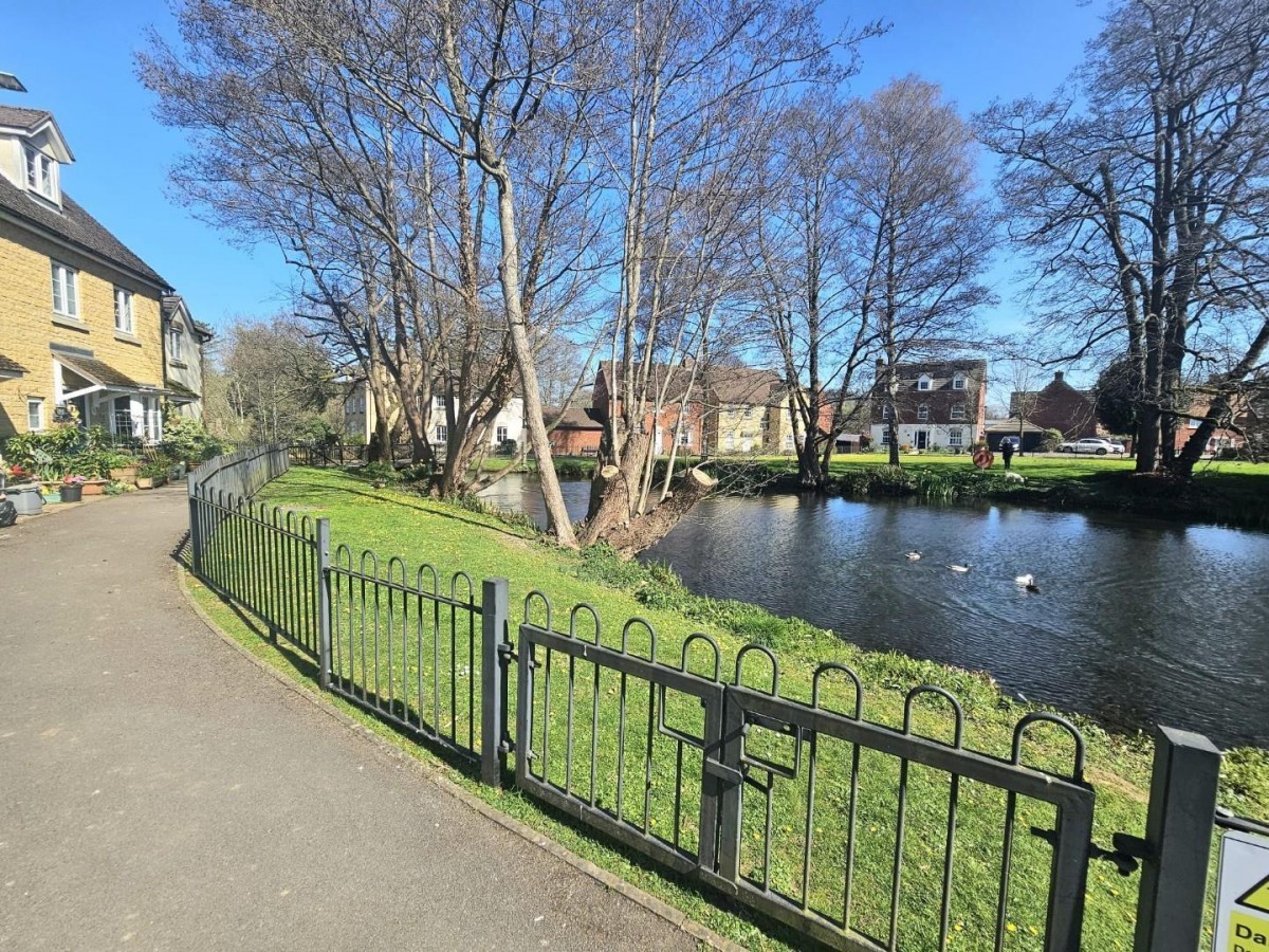 Caswell Mews, Dursley