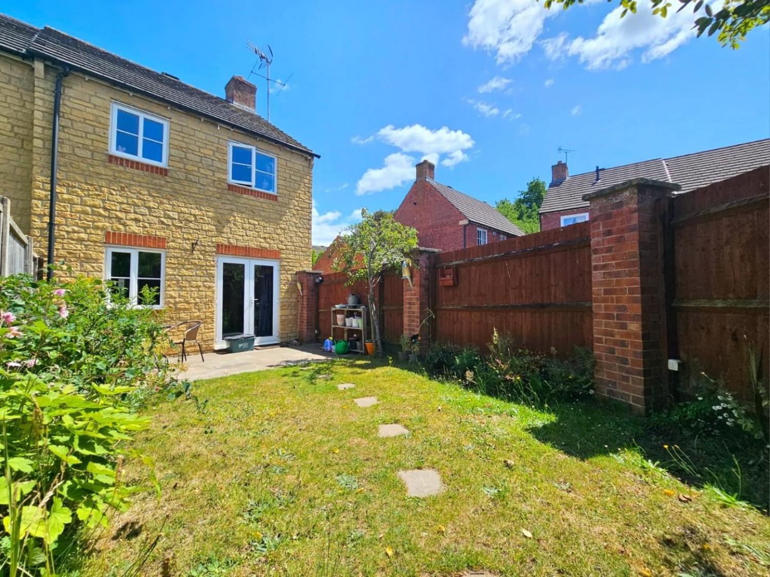 Caswell Mews, Dursley