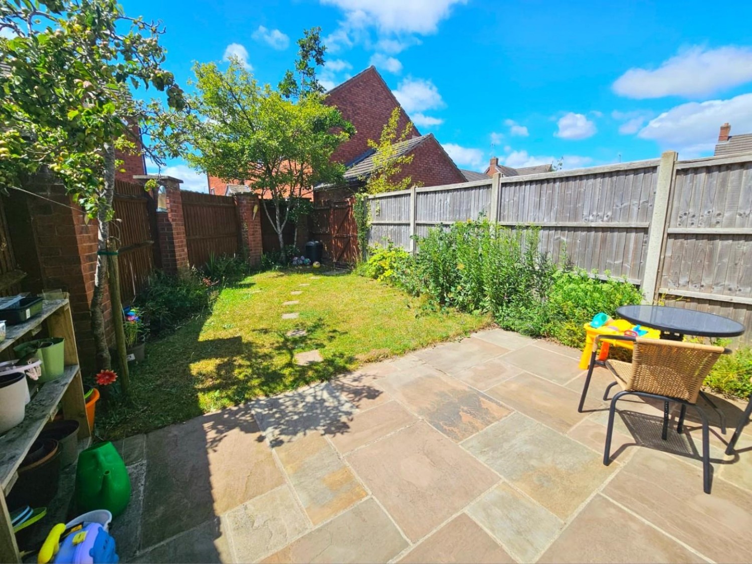 Caswell Mews, Dursley