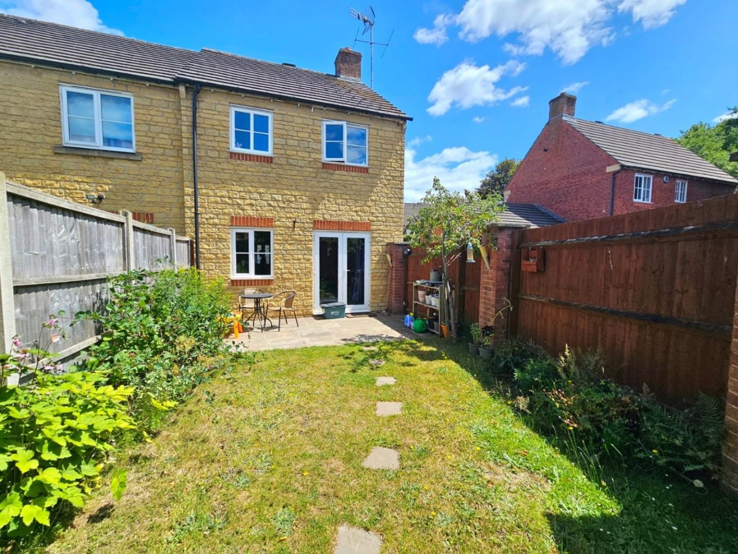 Caswell Mews, Dursley