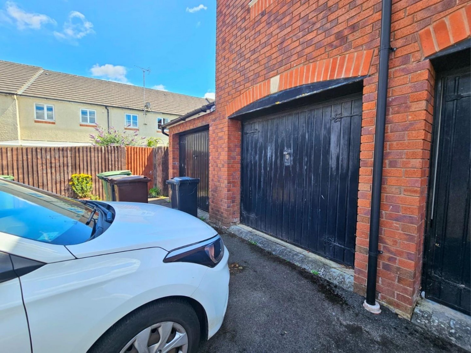 Caswell Mews, Dursley