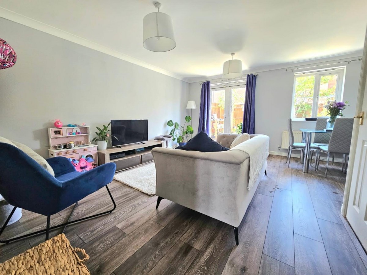 Caswell Mews, Dursley