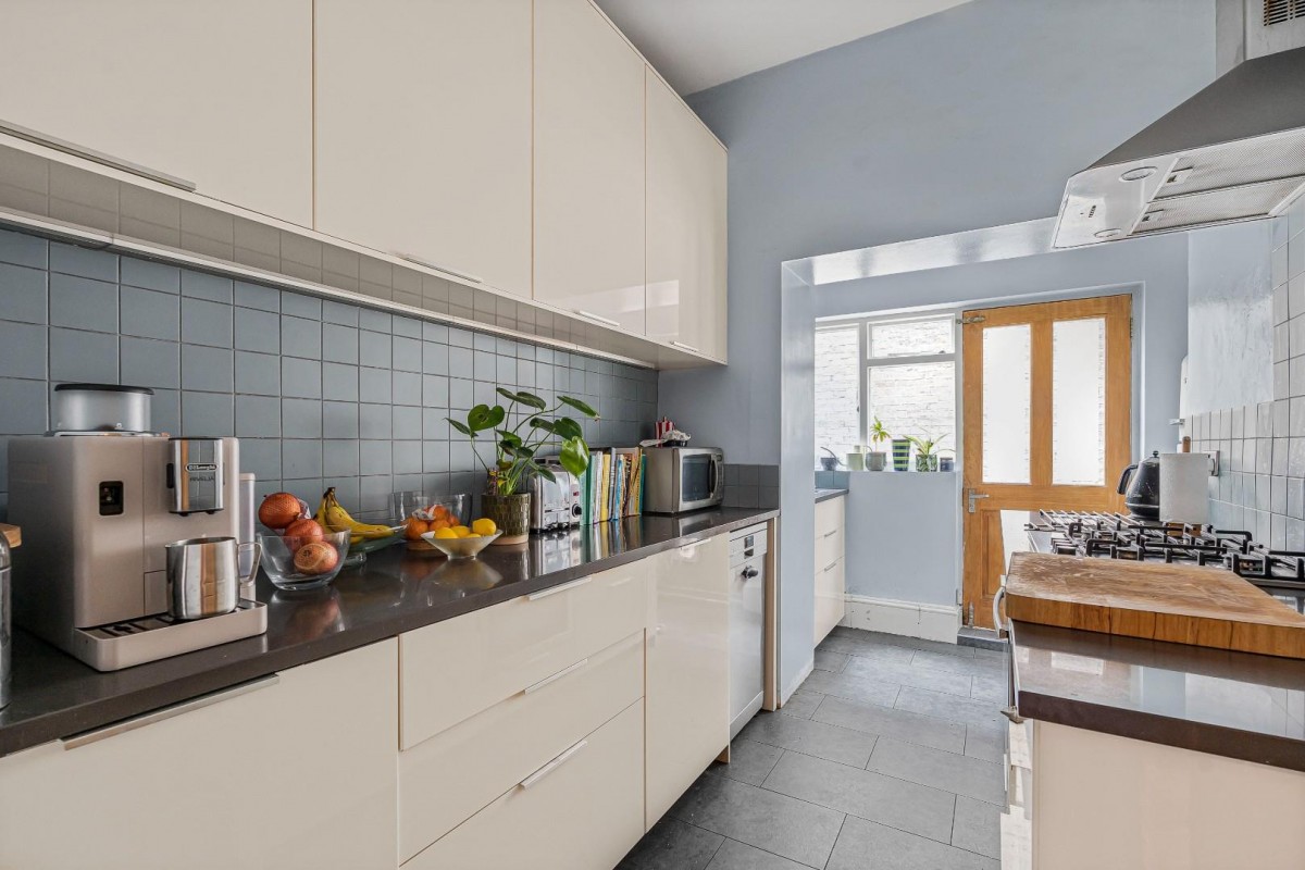 Handen Road, London, SE12 8NP