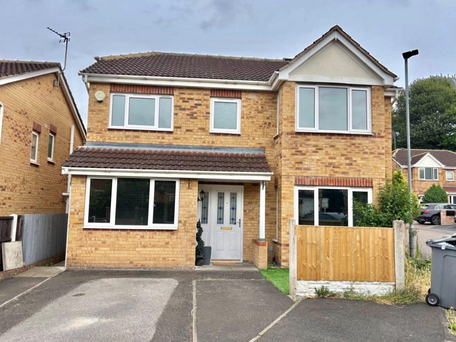 4 bedroom House for sale in Tuscany Gardens, Barnsley
