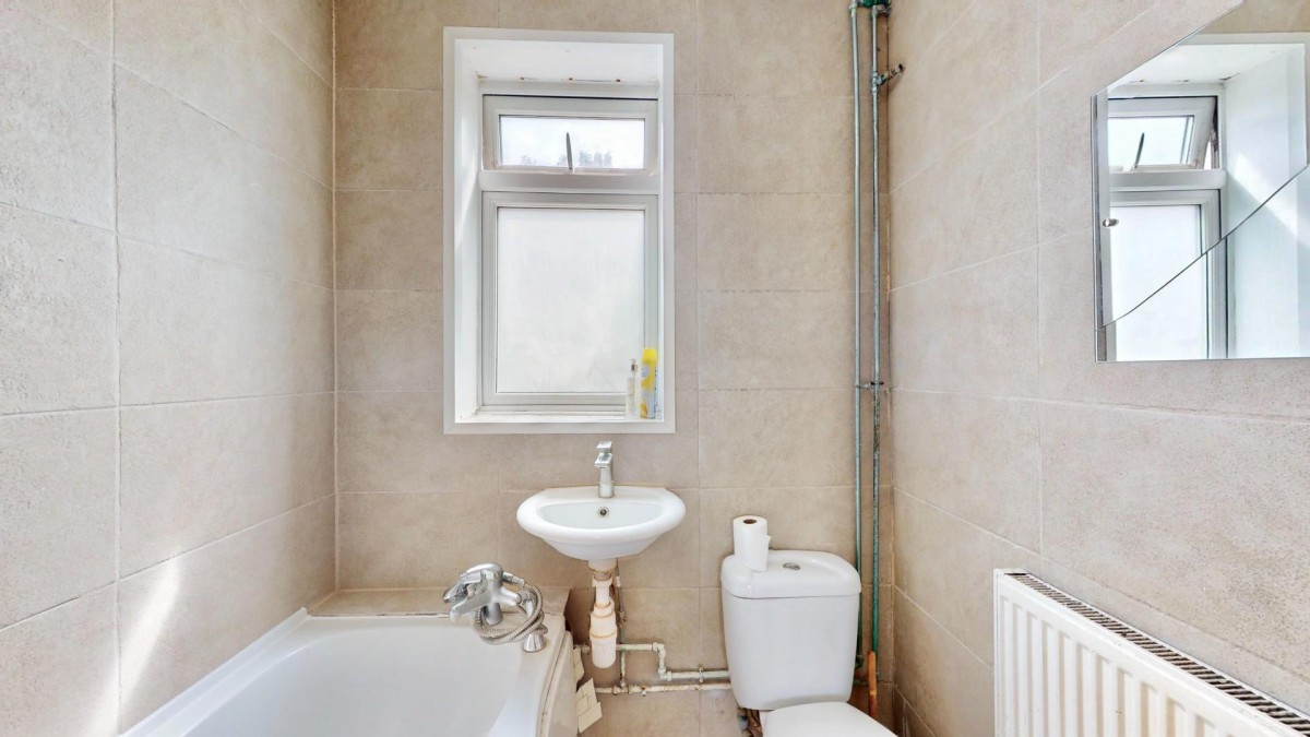 David Road, Dagenham, RM8