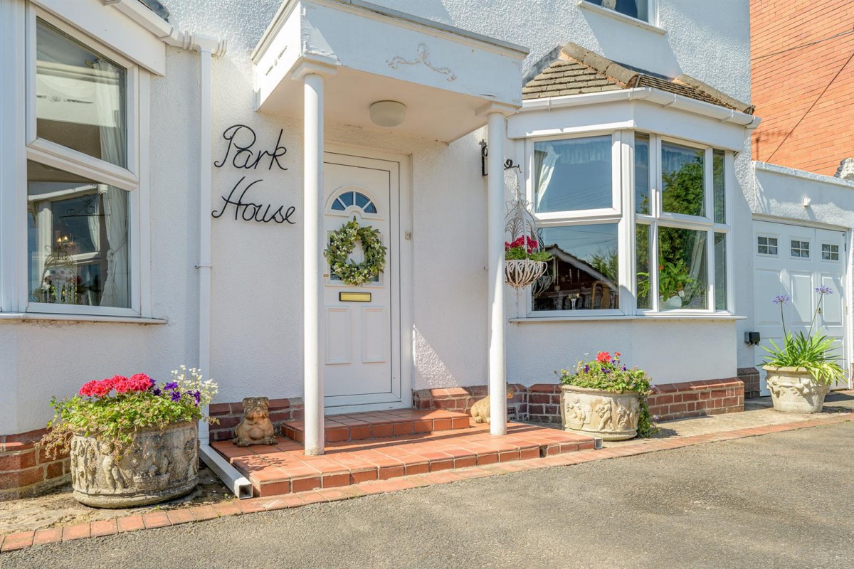 Enville Road, Kinver, DY7 6AB