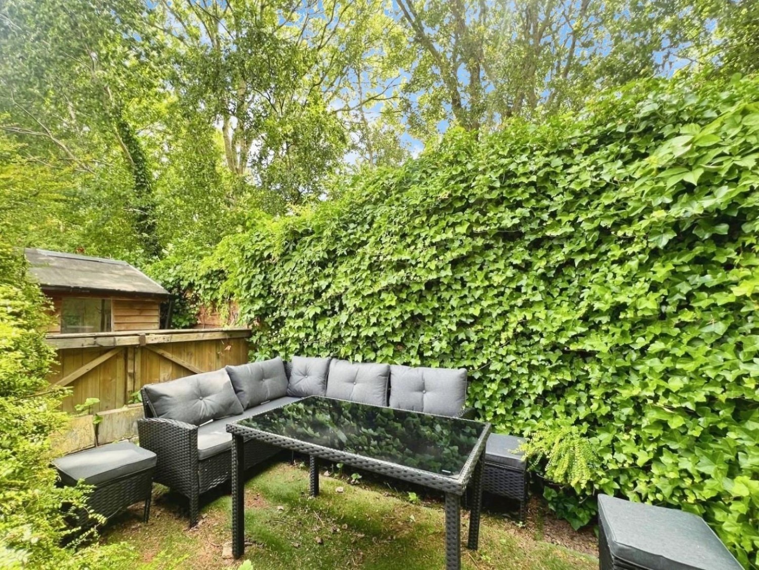 Tunnicliffes New Row, Leigh, WN7 4TW