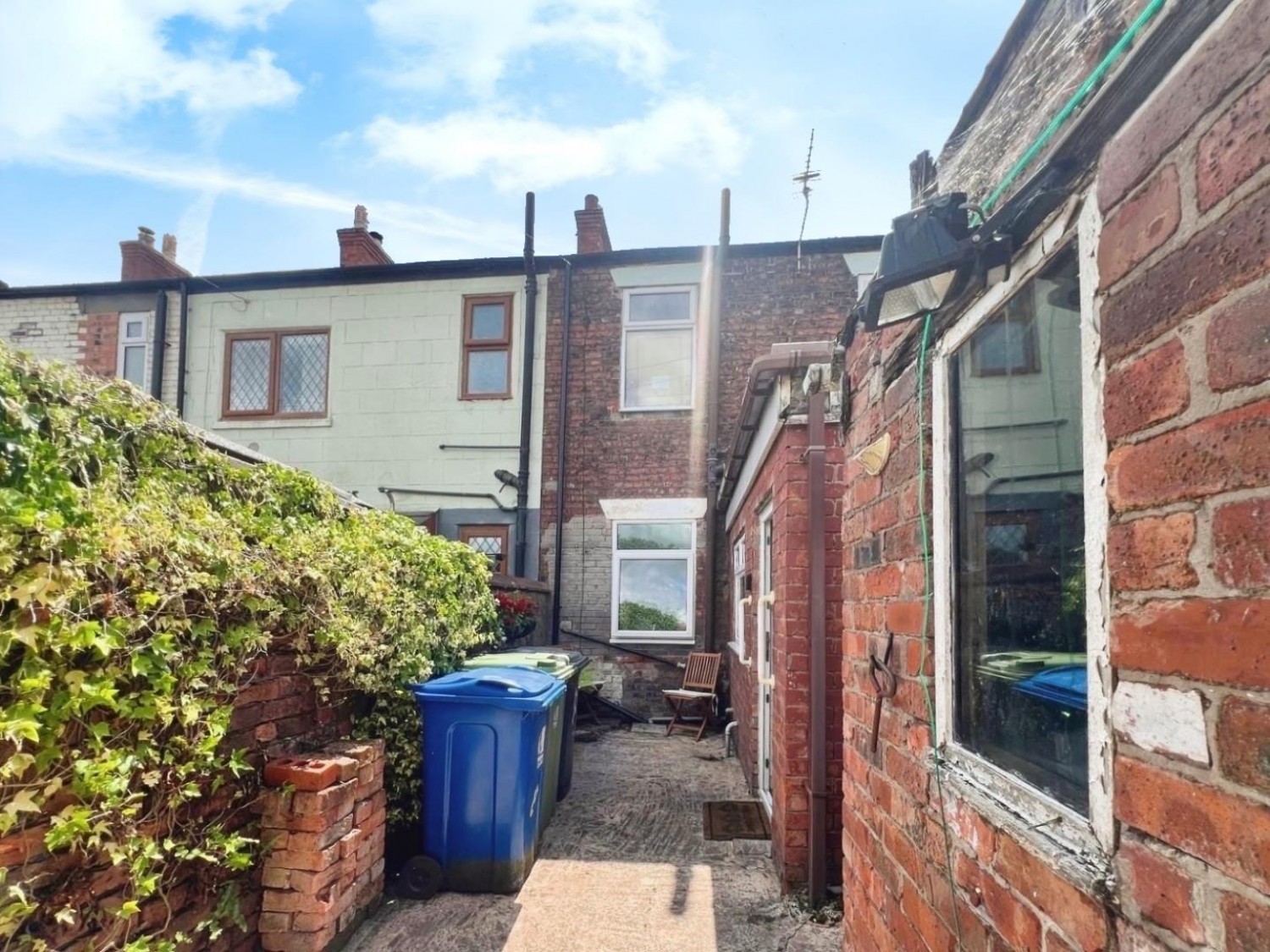 Tunnicliffes New Row, Leigh, WN7 4TW