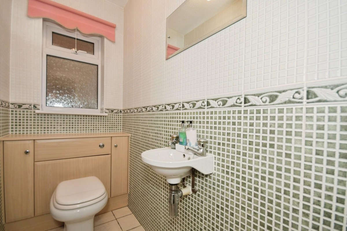 Holme Park Avenue, Upper Newbold, Chesterfield, S41 8XB