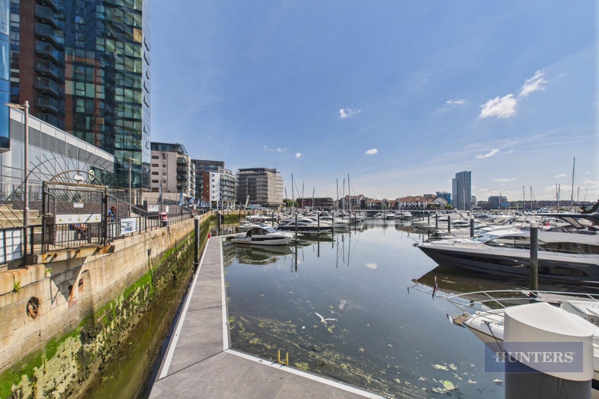 Alexandra Wharf, Maritime Walk, Ocean Village