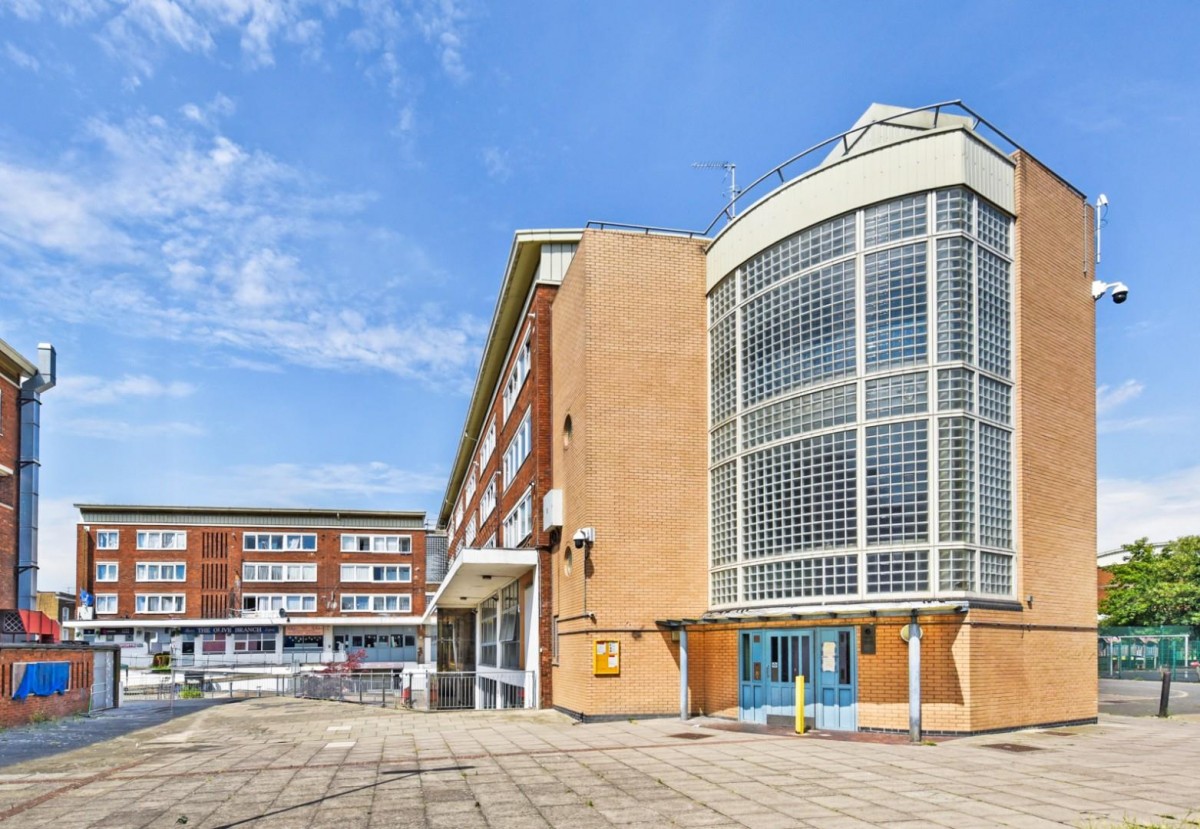 Rothbury Walk, London, N17