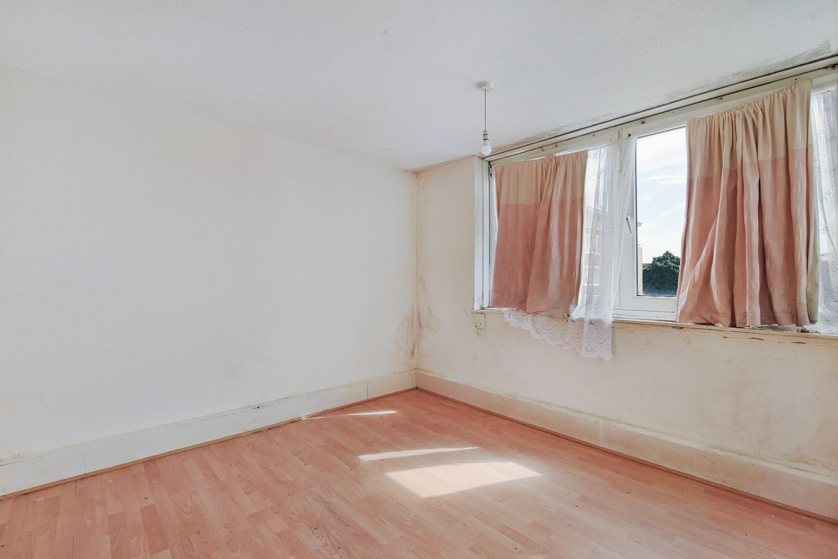 Rothbury Walk, London, N17